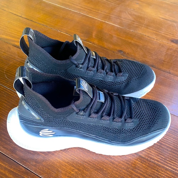 Men’s Curry Under Armour Flow - Picture 3 of 8